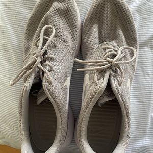 Nike Roshe Sneakers